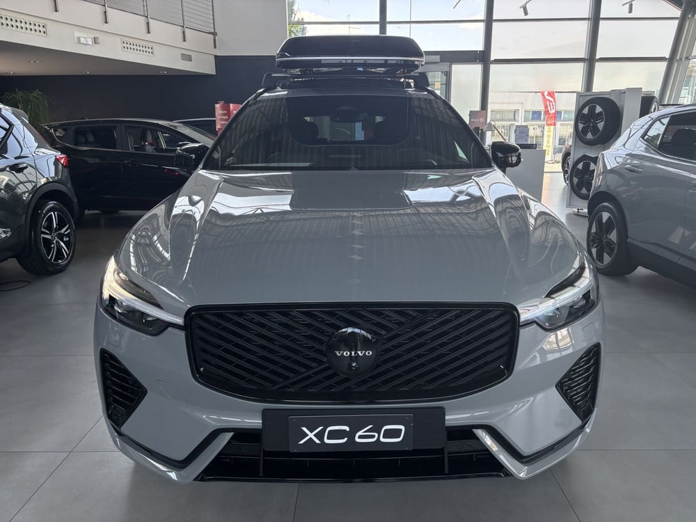 Volvo XC60 nuova a Ferrara (2)