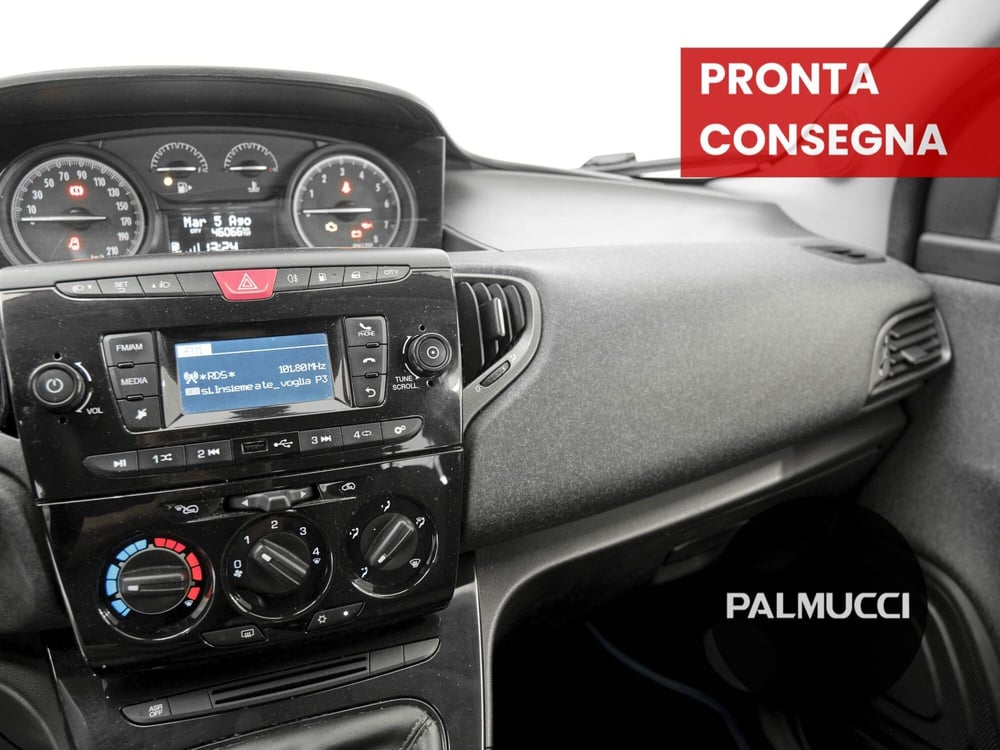 Lancia Ypsilon usata a Prato (12)