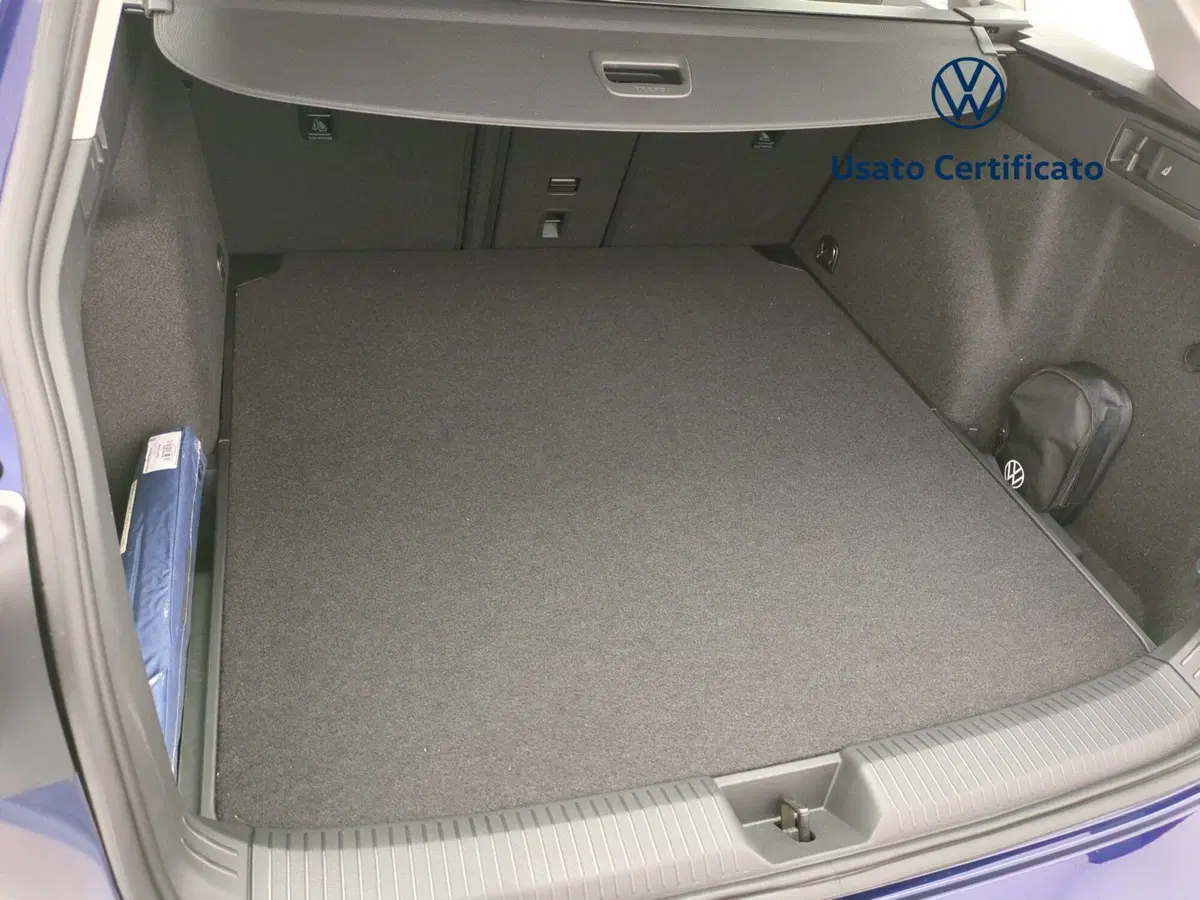 Volkswagen Golf Variant nuova a Avellino (8)