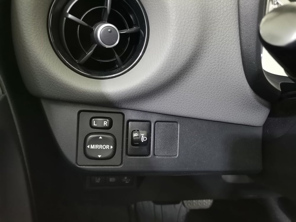 Toyota Yaris usata a Salerno (20)