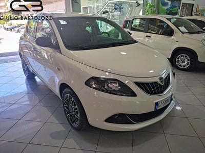Lancia Ypsilon 1.0 FireFly 5 porte S&amp;S Hybrid Ecochic A. Ferretti del 2024 usata a Prato