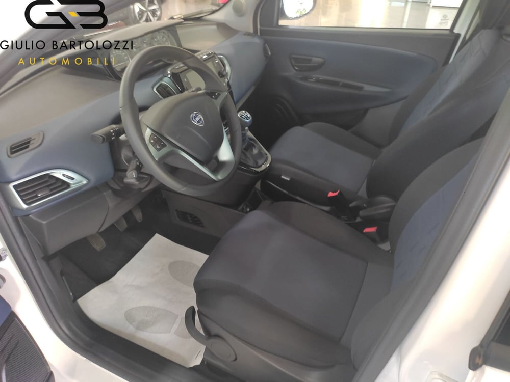 Lancia Ypsilon usata a Prato (12)