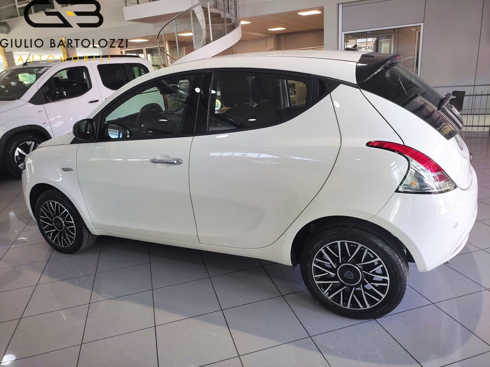 Lancia Ypsilon usata a Prato (13)