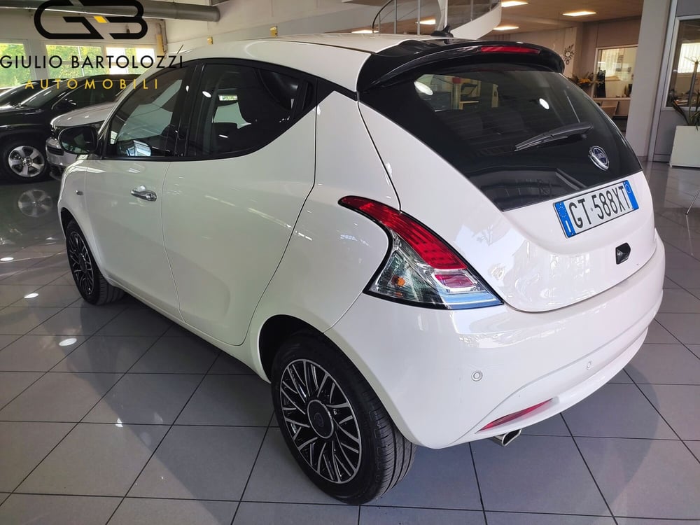 Lancia Ypsilon usata a Prato (14)