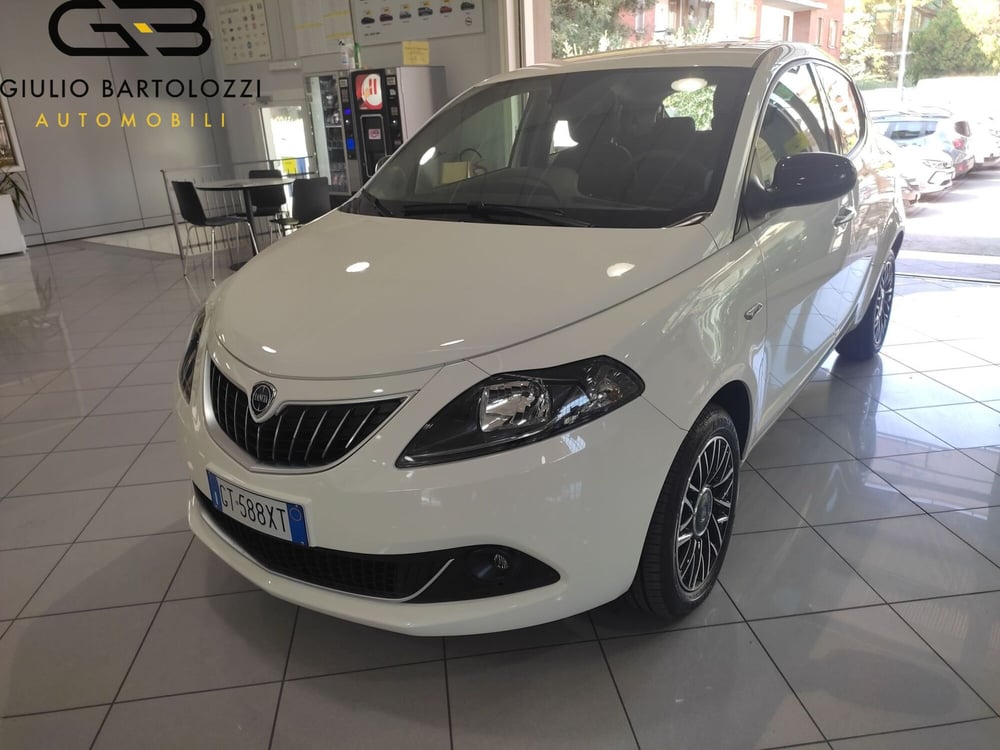 Lancia Ypsilon usata a Prato (3)