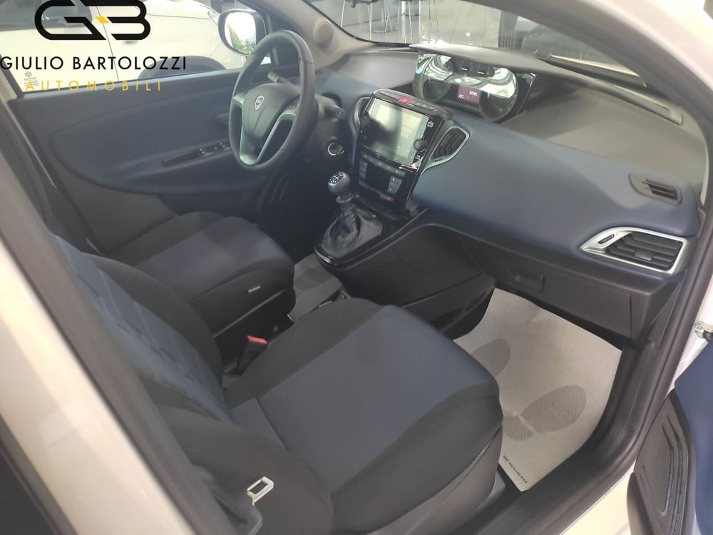 Lancia Ypsilon usata a Prato (8)