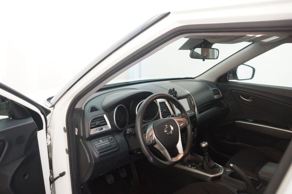 Ssangyong Tivoli usata a Torino (10)