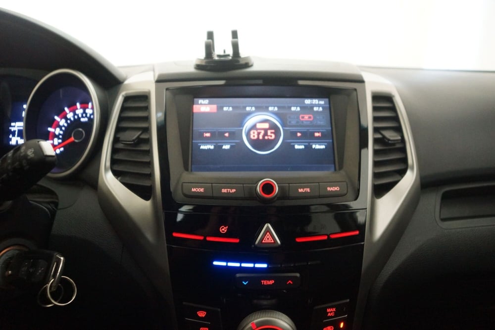 Ssangyong Tivoli usata a Torino (17)