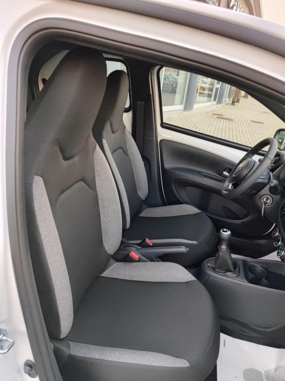 Toyota Aygo X nuova a Perugia (6)