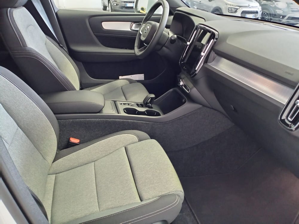 Volvo XC40 nuova a Prato (10)
