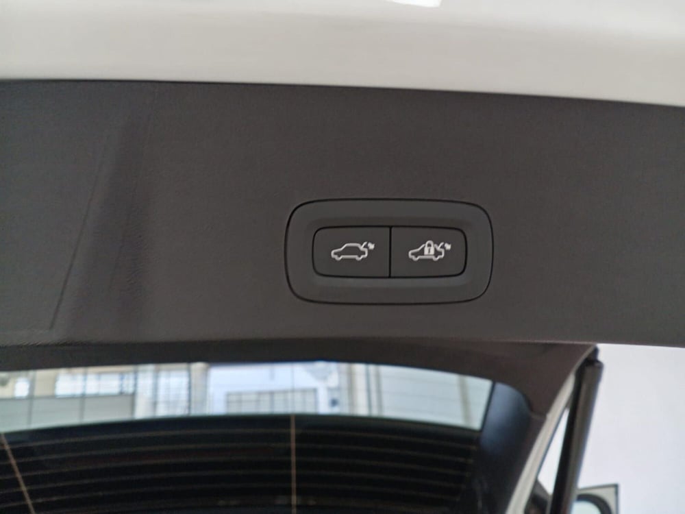 Volvo XC40 nuova a Prato (12)