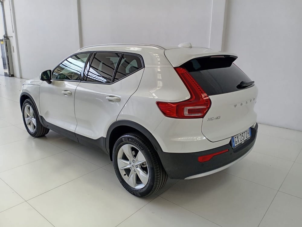 Volvo XC40 nuova a Prato (3)