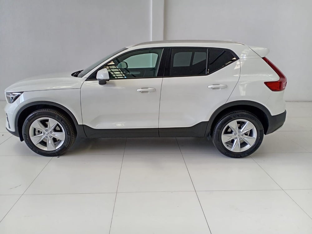 Volvo XC40 nuova a Prato (4)
