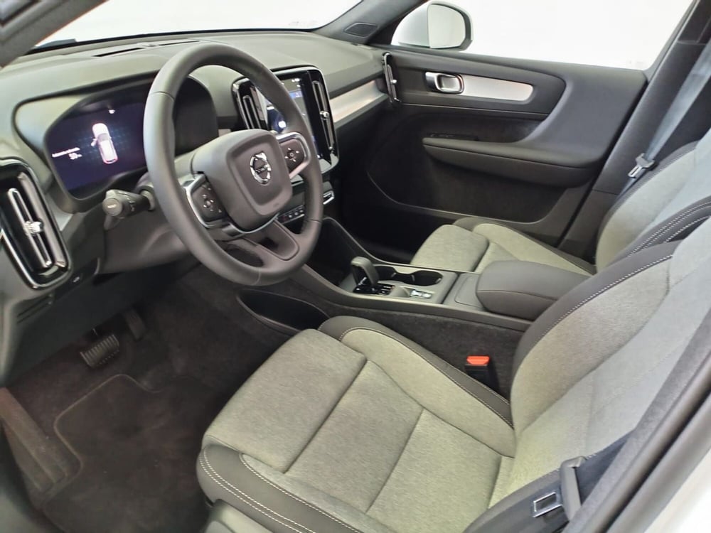 Volvo XC40 nuova a Prato (8)