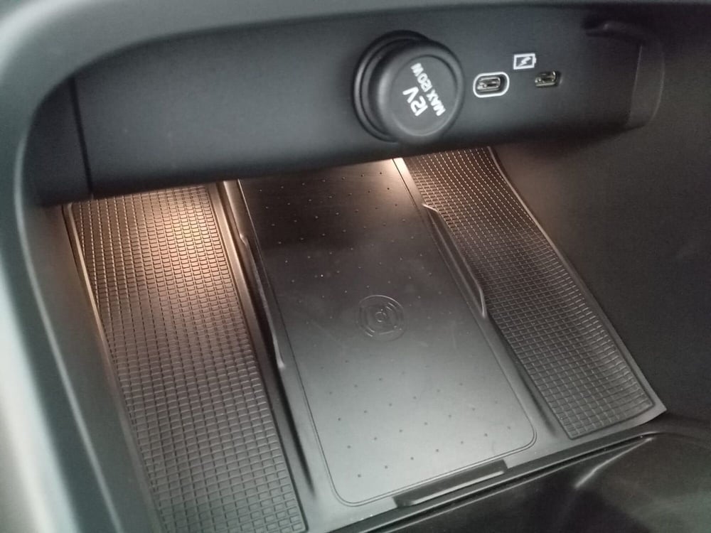 Volvo XC40 nuova a Prato (9)
