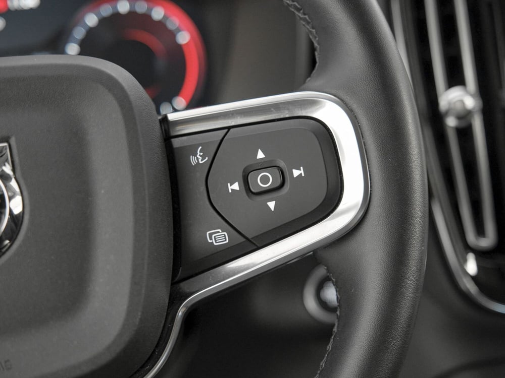 Volvo XC40 usata a Prato (9)