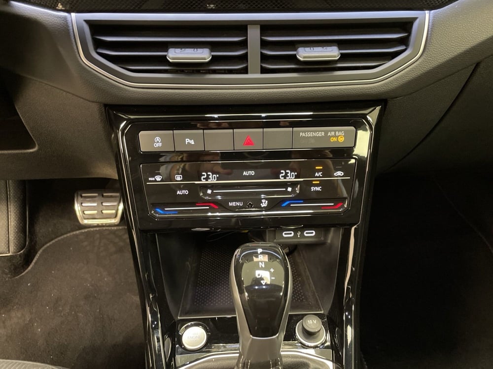 Volkswagen T-Cross usata a Varese (17)