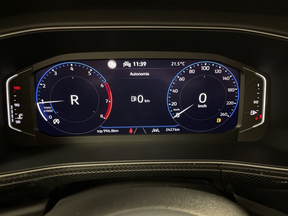 Volkswagen T-Cross usata a Varese (8)