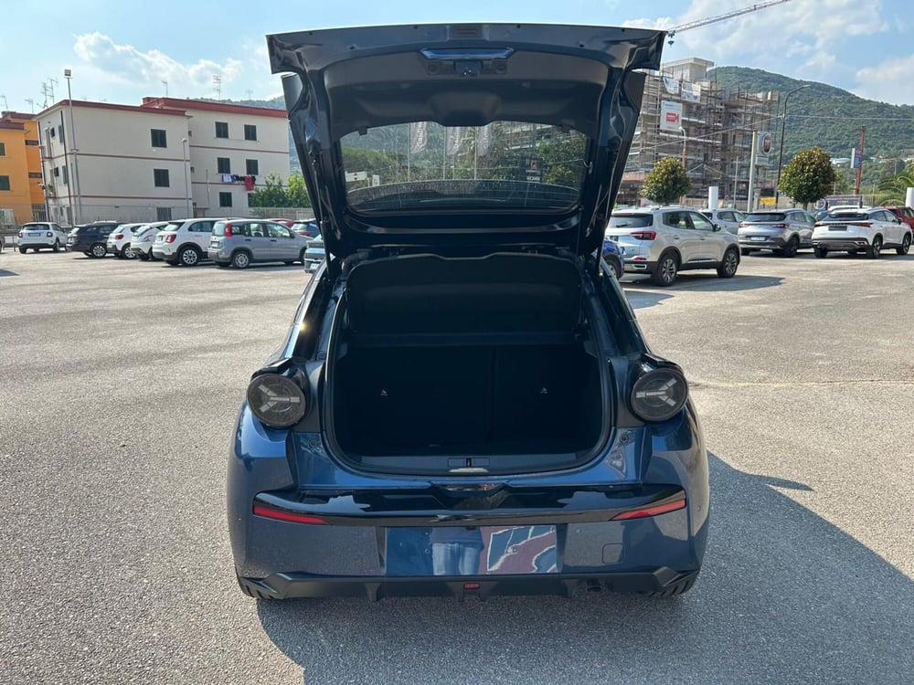 Lancia Ypsilon nuova a Salerno (13)