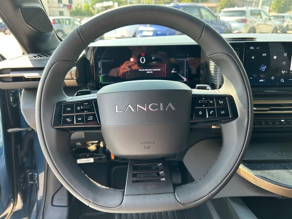 Lancia Ypsilon nuova a Salerno (17)