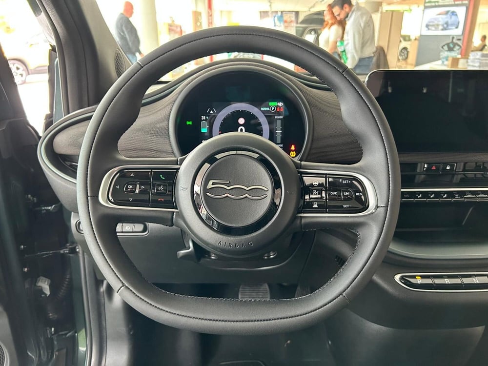 Fiat 500e nuova a Avellino (17)
