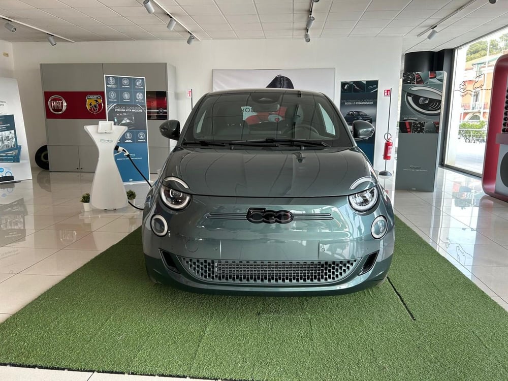 Fiat 500e nuova a Avellino (9)