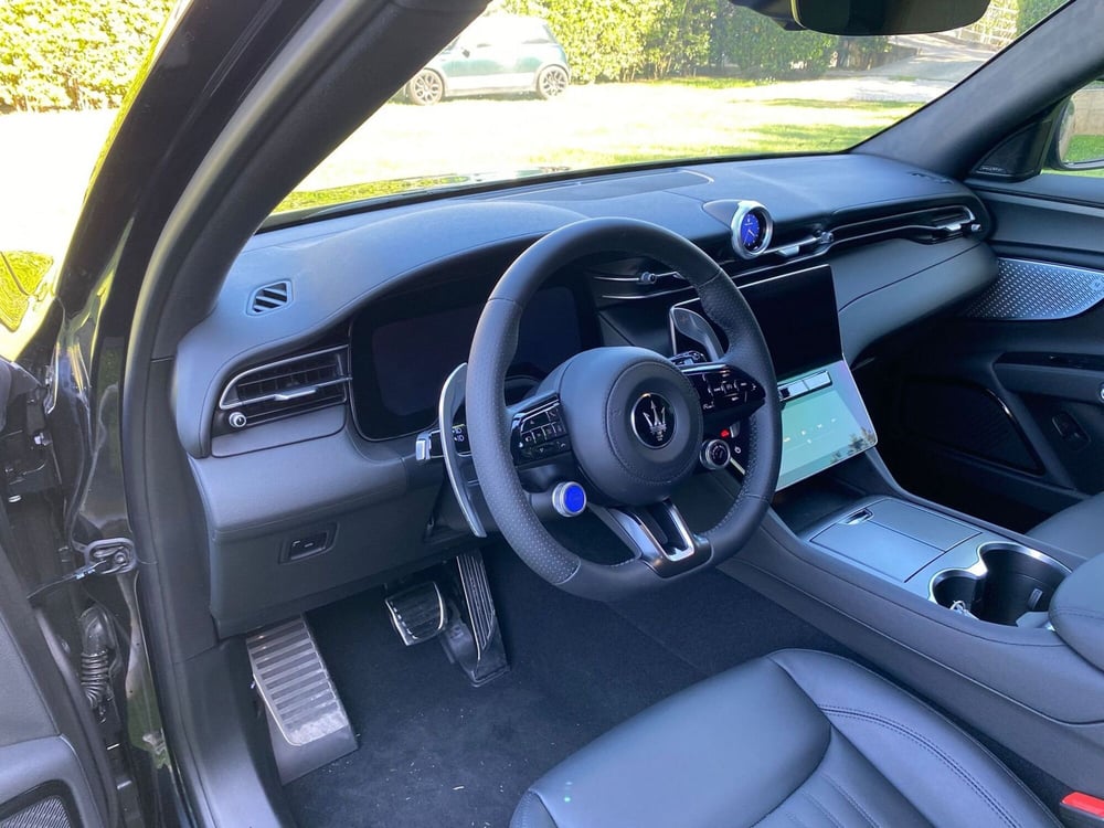 Maserati Grecale nuova a Salerno (8)
