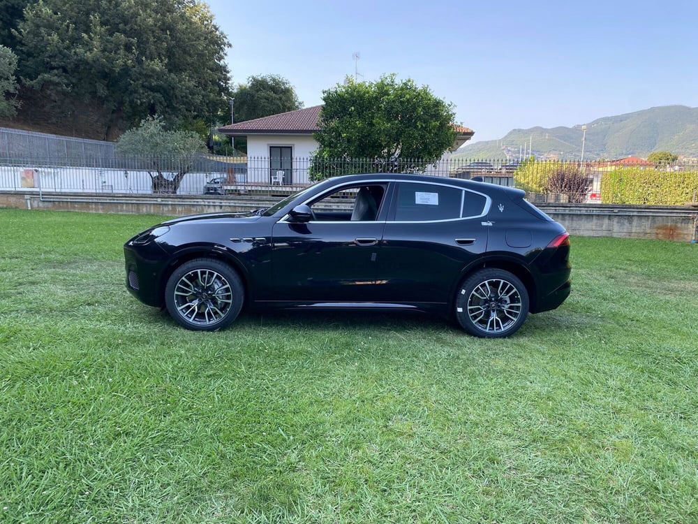 Maserati Grecale nuova a Salerno (10)