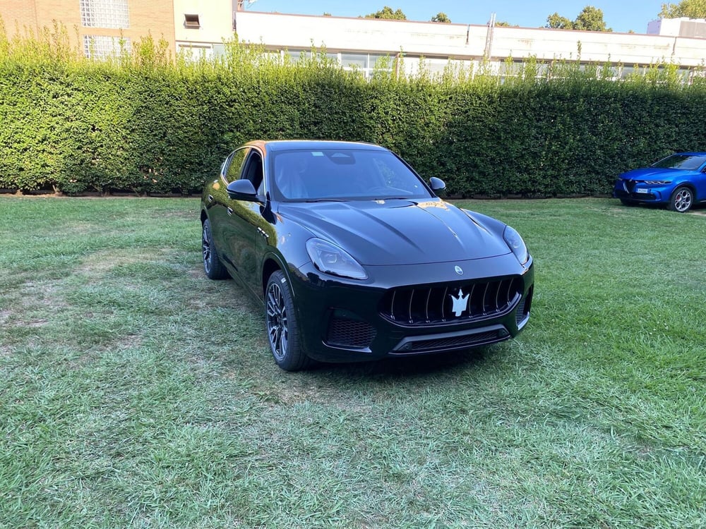 Maserati Grecale nuova a Salerno (2)