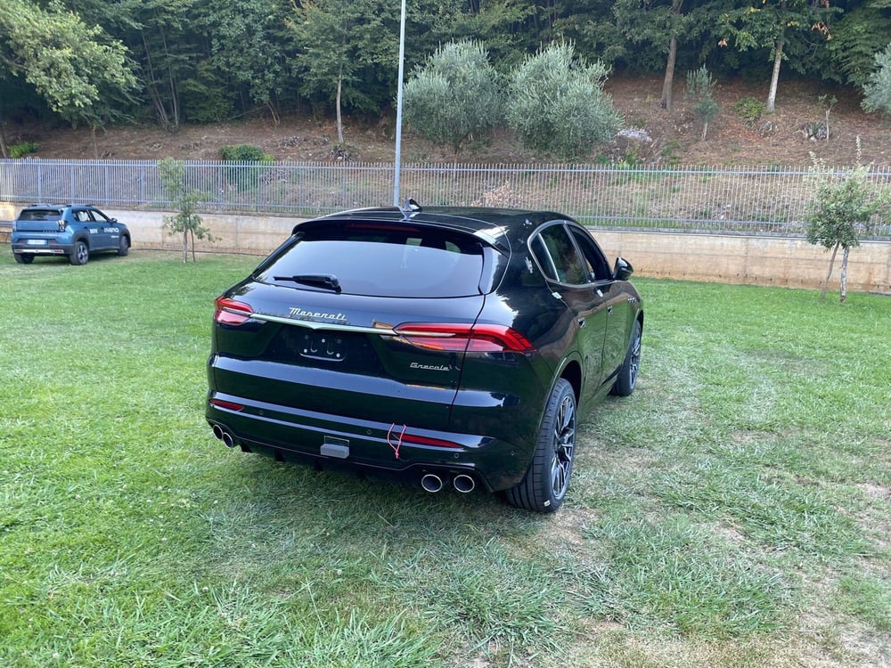 Maserati Grecale nuova a Salerno (3)