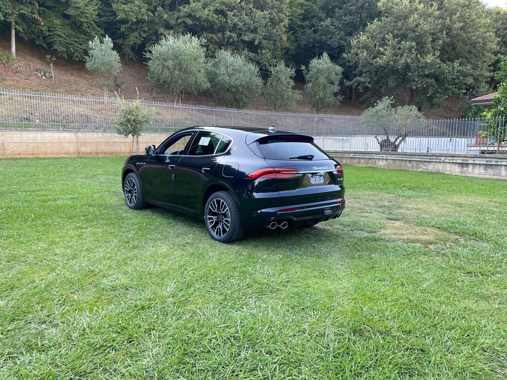 Maserati Grecale nuova a Salerno (4)