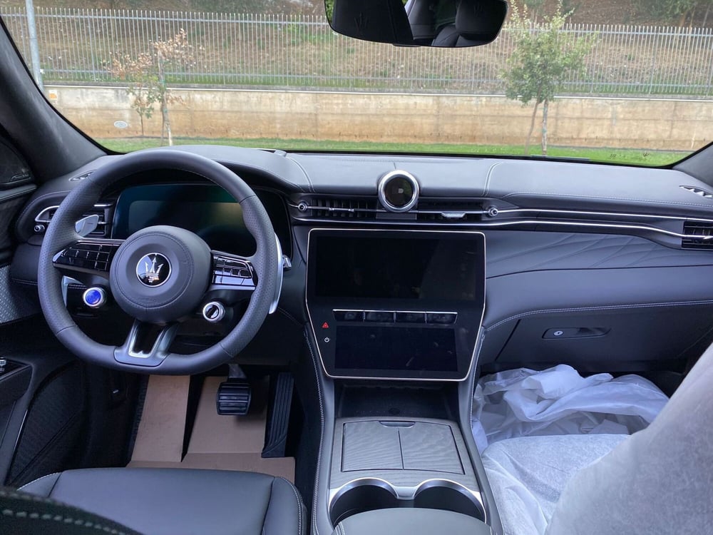 Maserati Grecale nuova a Salerno (5)