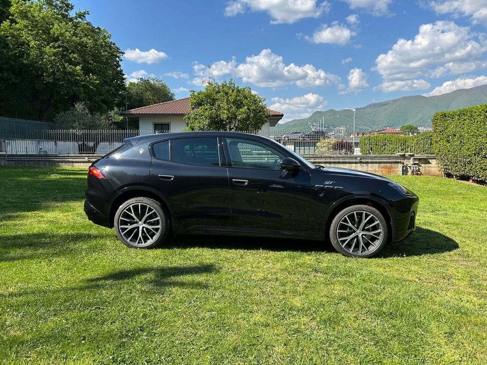 Maserati Grecale nuova a Salerno (11)