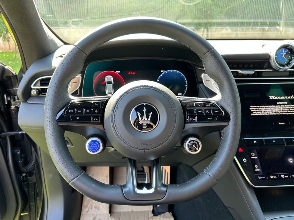 Maserati Grecale nuova a Salerno (17)