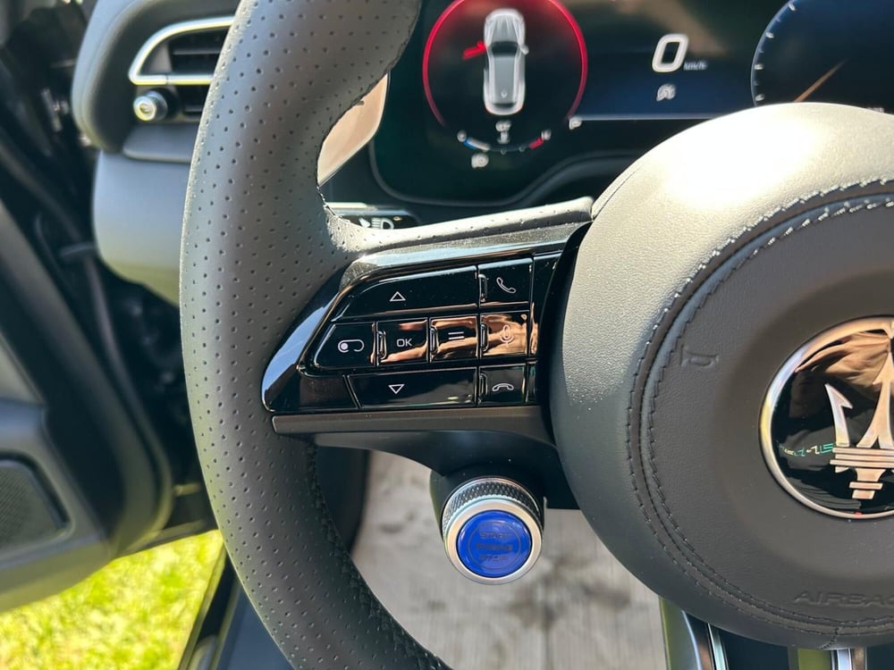 Maserati Grecale nuova a Salerno (18)
