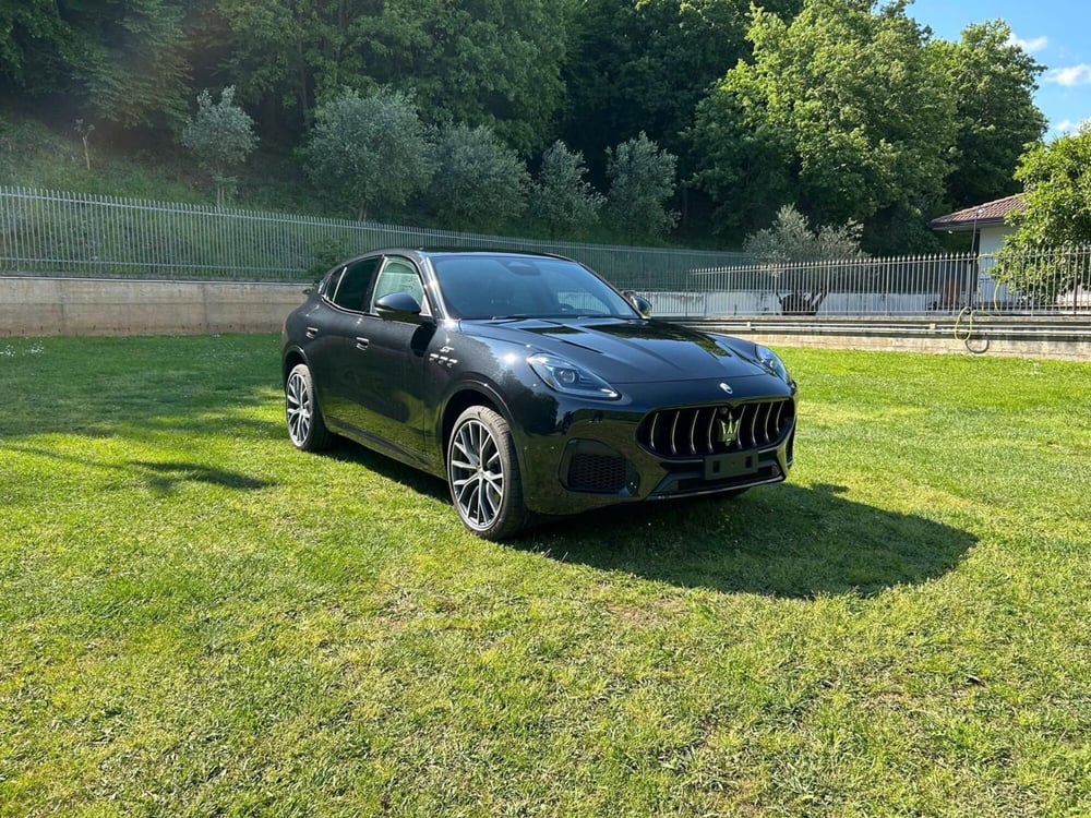 Maserati Grecale nuova a Salerno (2)