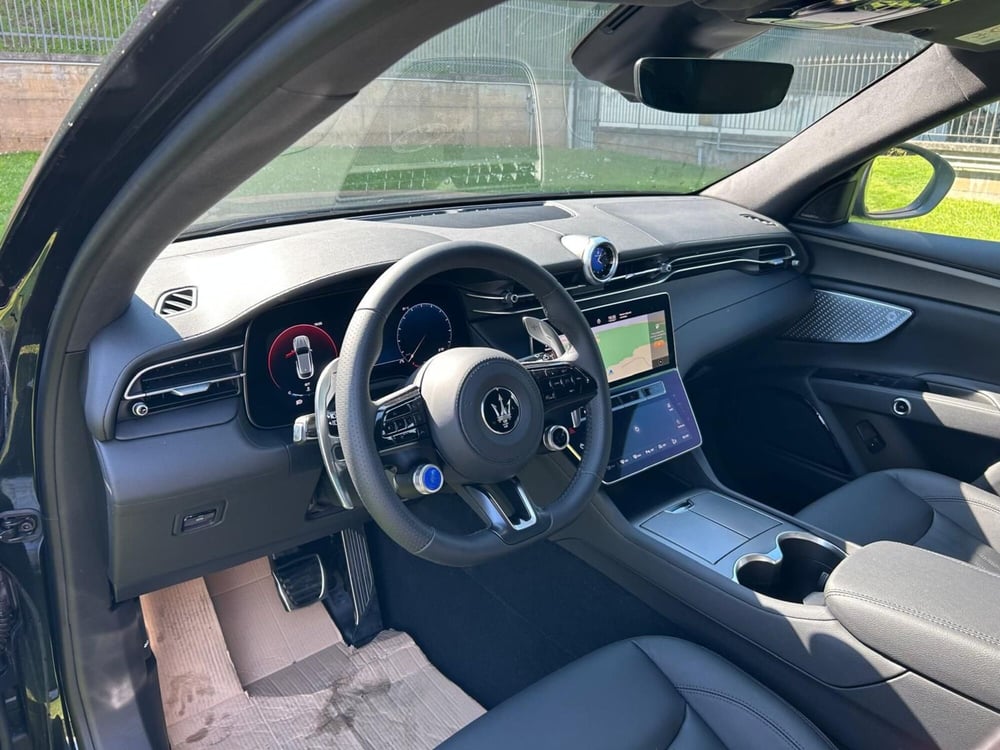 Maserati Grecale nuova a Salerno (8)