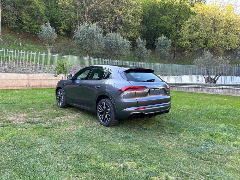 Maserati Grecale nuova a Salerno (4)
