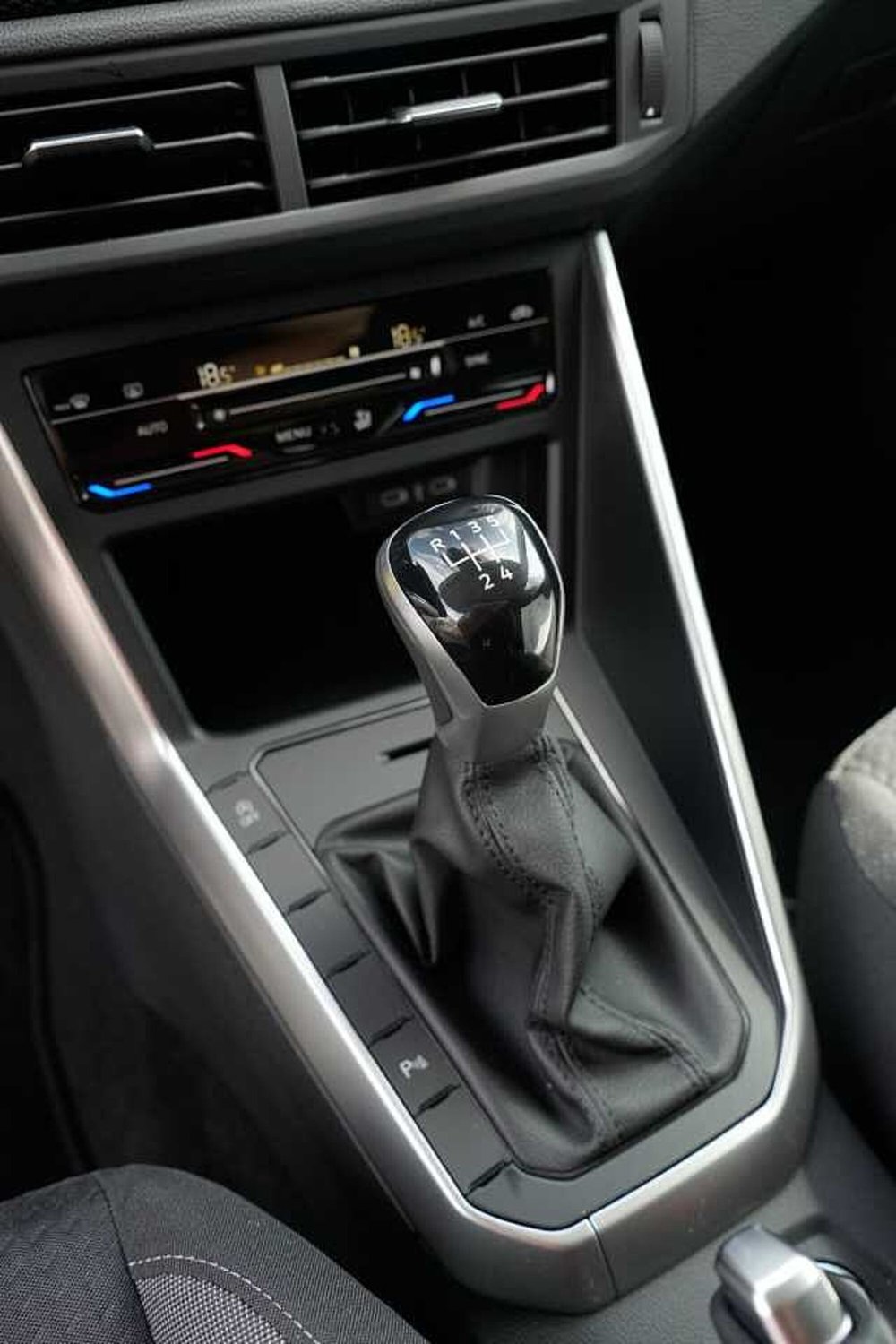 Volkswagen Polo nuova a Rovigo (14)