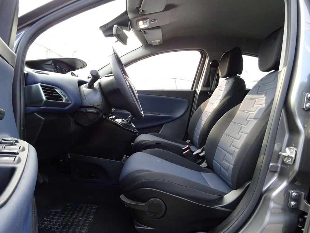 Lancia Ypsilon usata a Venezia (10)