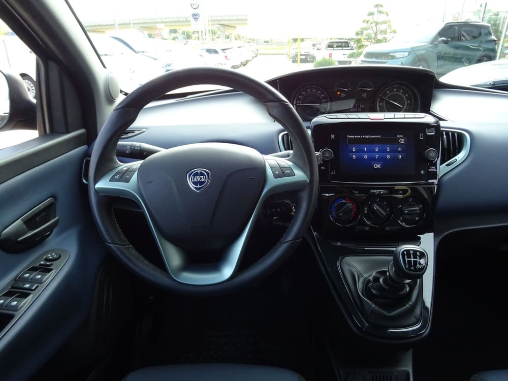 Lancia Ypsilon usata a Venezia (14)