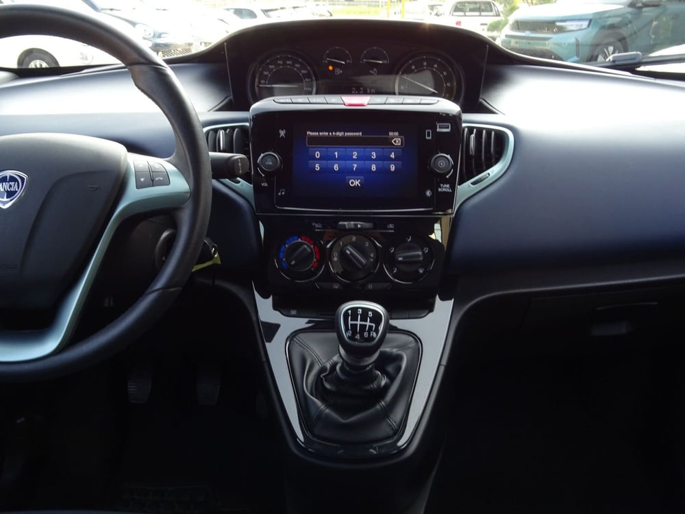 Lancia Ypsilon usata a Venezia (16)