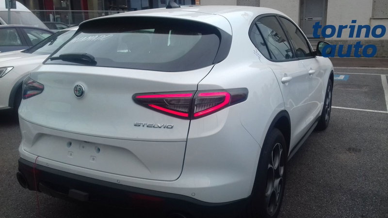 Alfa Romeo Stelvio nuova a Torino (3)