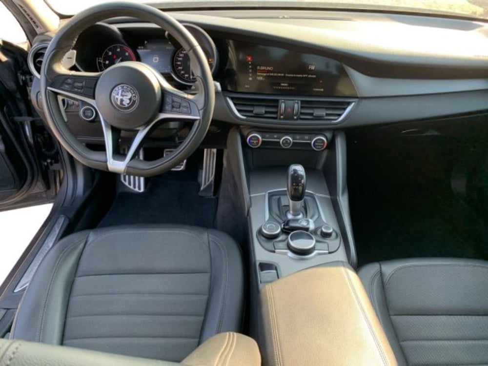 Alfa Romeo Giulia usata a Livorno (11)