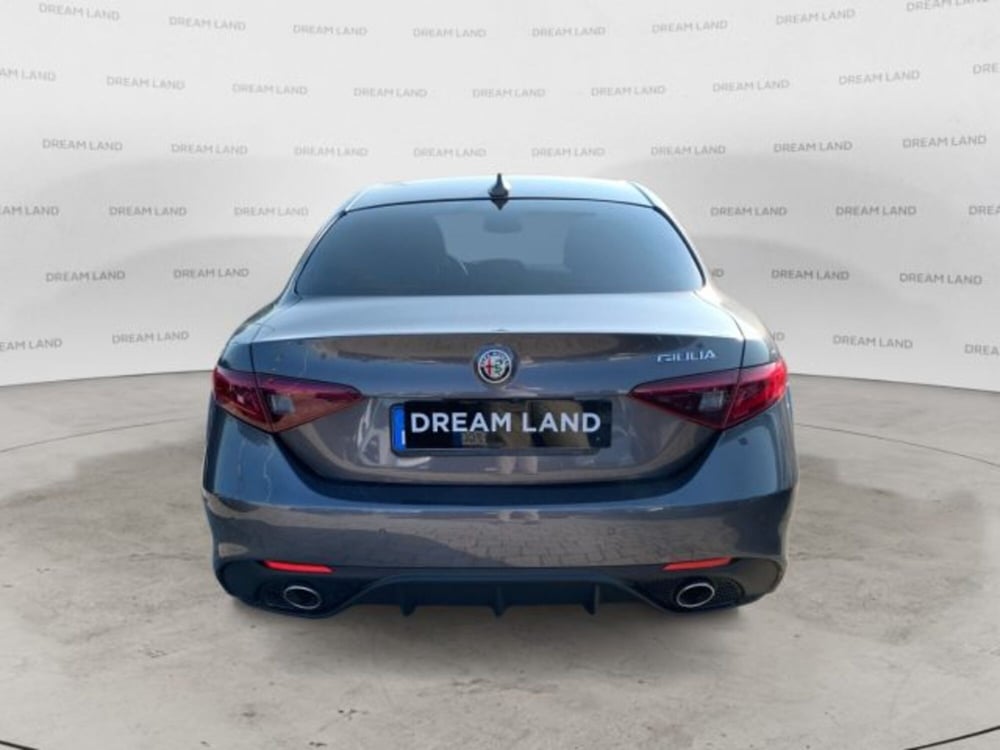 Alfa Romeo Giulia usata a Livorno (6)