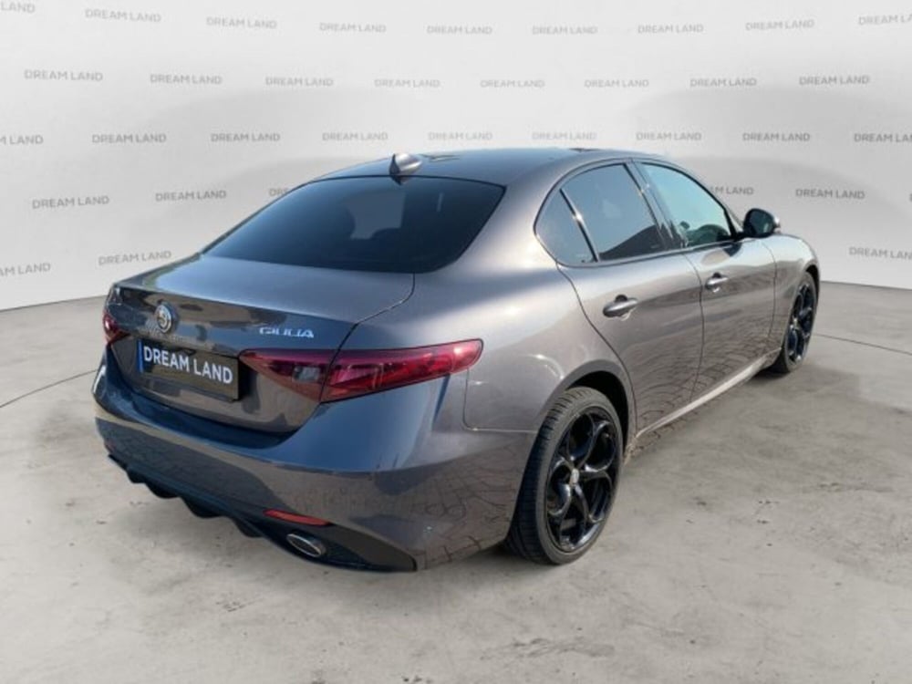 Alfa Romeo Giulia usata a Livorno (7)