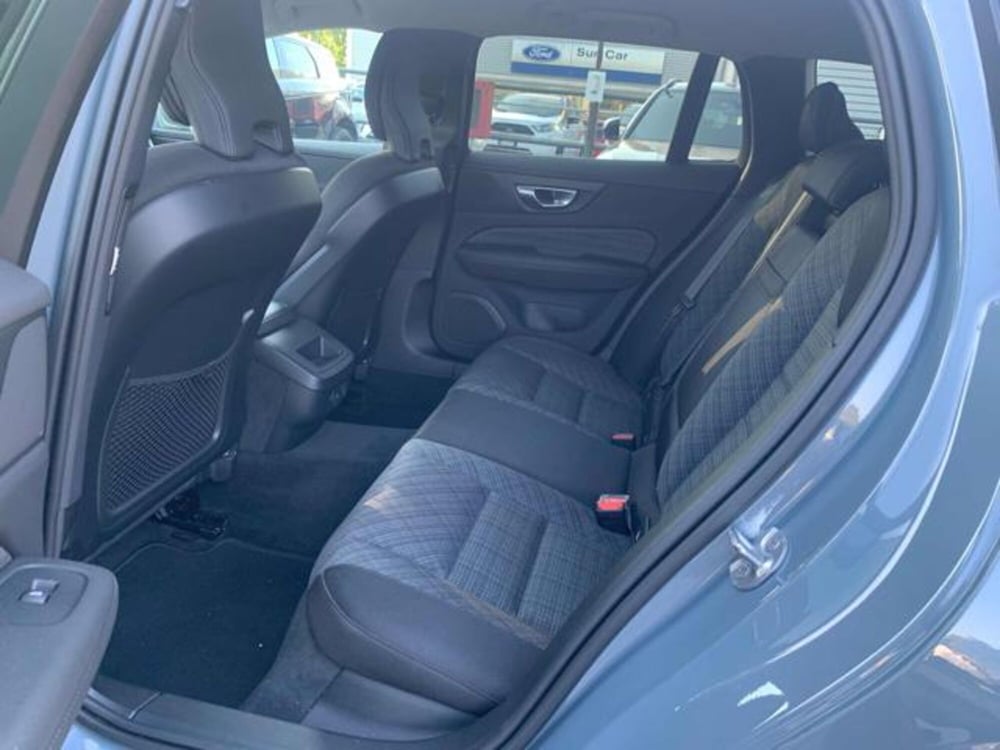 Volvo V60 nuova a Lucca (10)