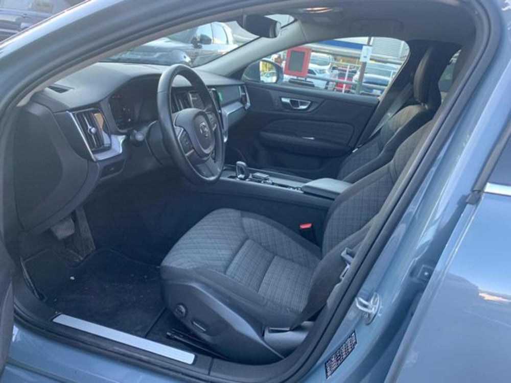 Volvo V60 nuova a Lucca (12)