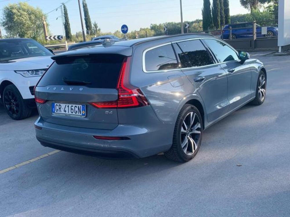Volvo V60 nuova a Lucca (5)