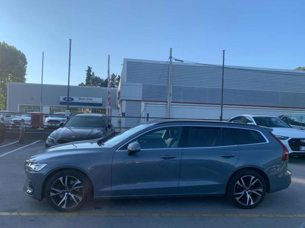 Volvo V60 nuova a Lucca (9)